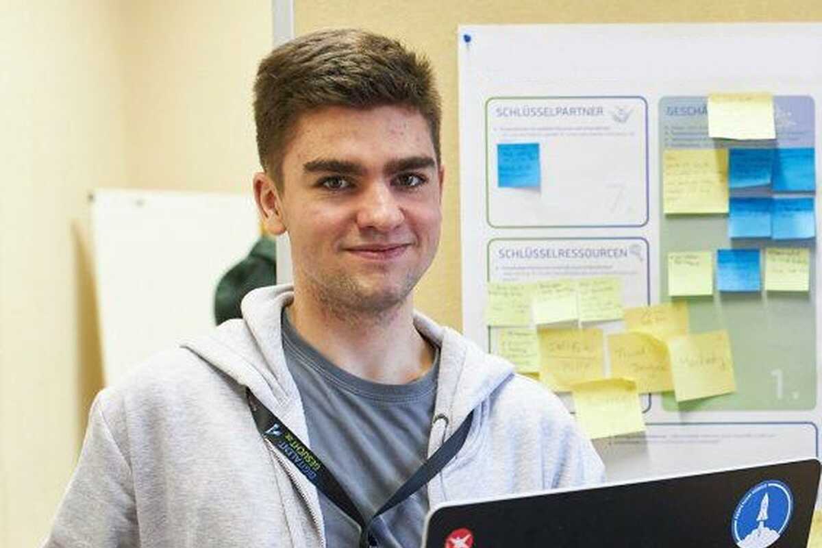 Simulation falscher Erinnerungen in Suchanfragen Simulation falscher Erinnerungen in Suchanfragen