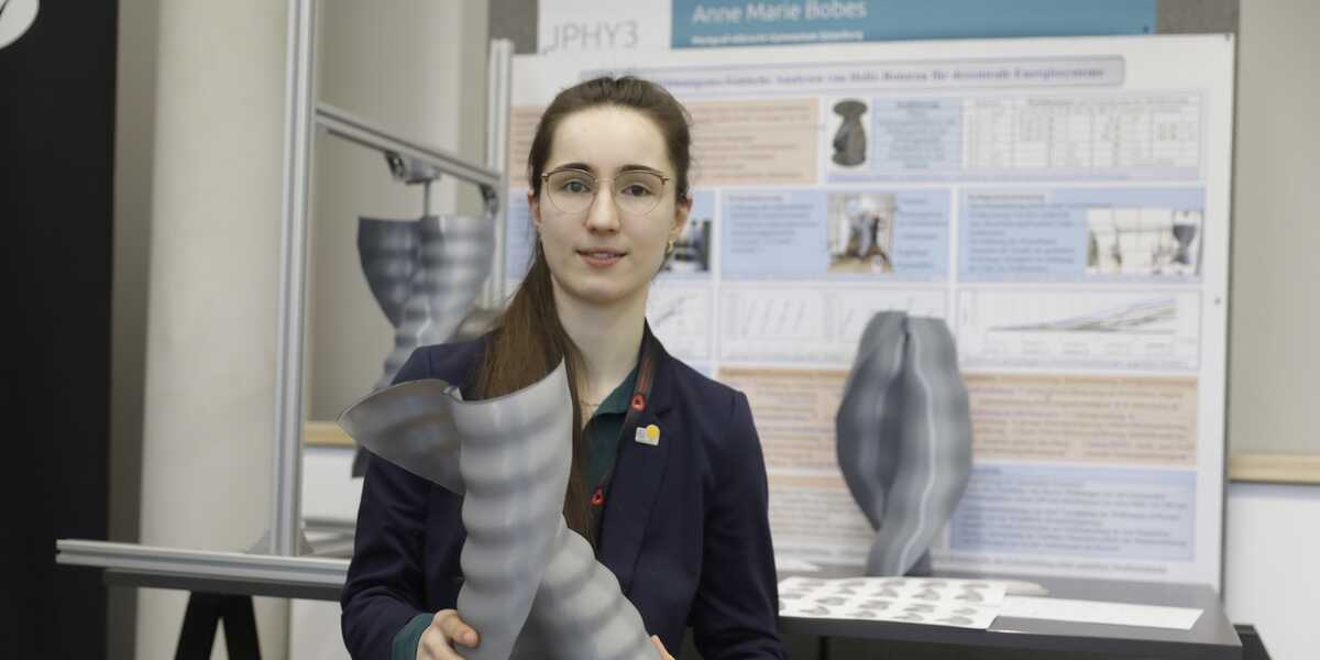 Foto: TGZ Halle/ Marco Warmuth Anne Marie Bobes Bundessiegerin Fachgebiet Physik 2023